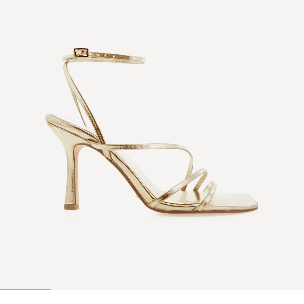 New in Box Billini Sylvia Gold Strappy Heels Size 8